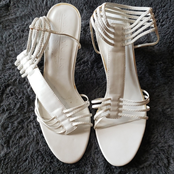 NEW YORK TRANSIT heels shiny white - Picture 2 of 5